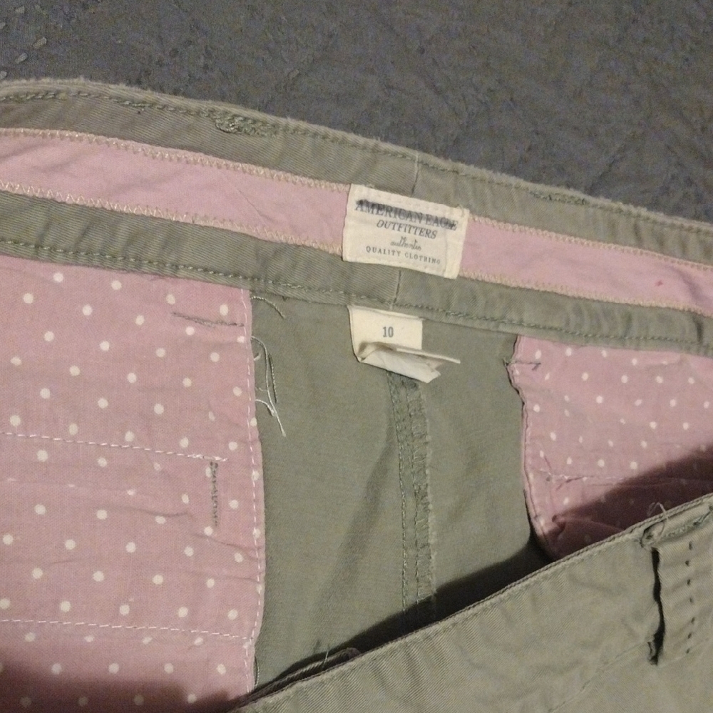 American Eagle Outfitters Women's Light Gray Shorts With Pink Inside Lining​ - Picture 2 of 10